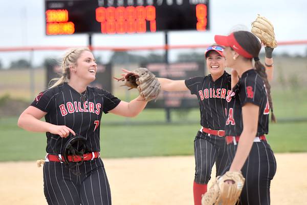 Lydia Hammond throws 1-hitter as Bradley-Bourbonnais wins historic 5th straight regional title