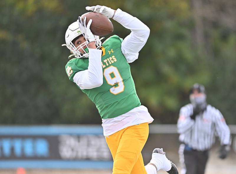 Providence Catholic's Curtis Stubbs Ii (9) catches a pass for a touch down during the class 5A first round playoff game against Springfield on Saturday, NOV. 01, 2025, at New Lenox.