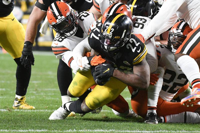 Pittsburgh Steelers running back Najee Harris (22) plays in an NFL football game against the Cleveland Browns, Monday, Jan. 3, 2022, in Pittsburgh. (AP Photo/Don Wright)