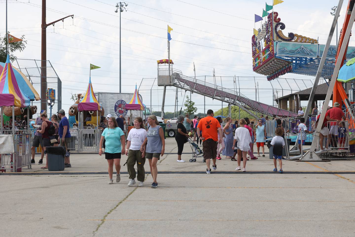 Shorewood Crossroads Festival offers amusement rides, food, music