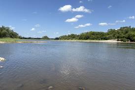 Divers halt missing-person search of Fox River in Carpentersville