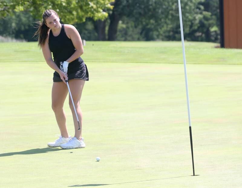 Allie Thome puts on the sixth hole during the Illinois Valley Womens Golf Championship on Saturday, Aug. 11, 2024 at Deer Park Golf Club in Oglesby.