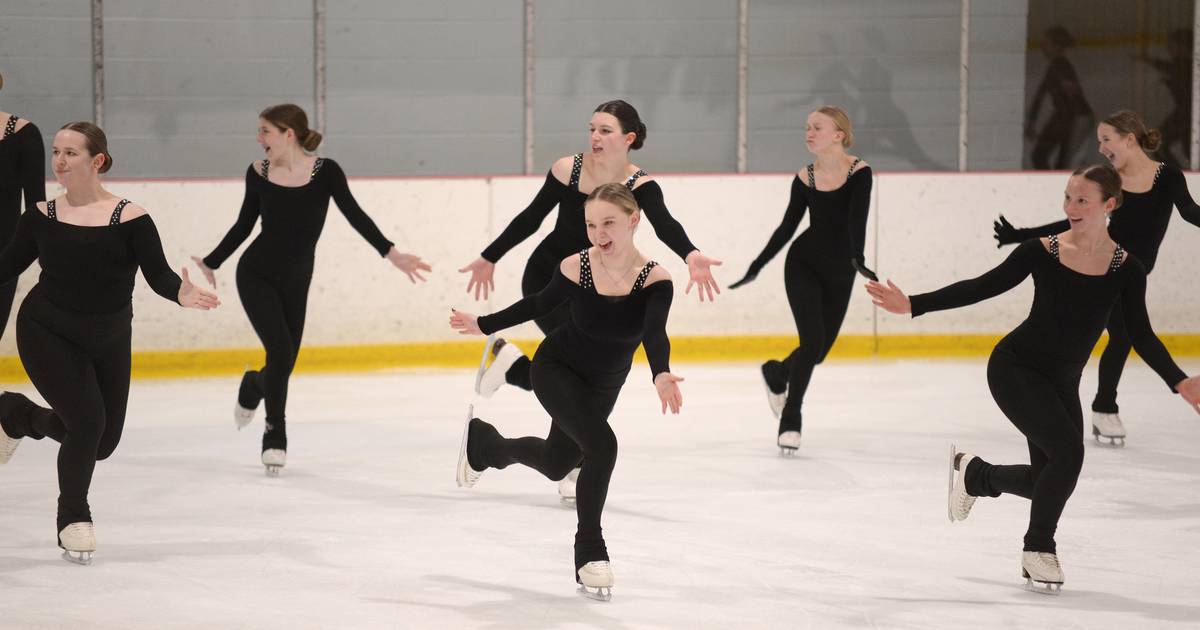 Photos Dazzlers synchronized ice skating team in Downers Grove Shaw