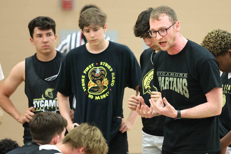 New Sycamore basketball head coach Ethan Franklin talks to his team in a timeout during their game with Rockford Christian Tuesday, June 6, 2022, in a summer tournament at DeKalb High School.