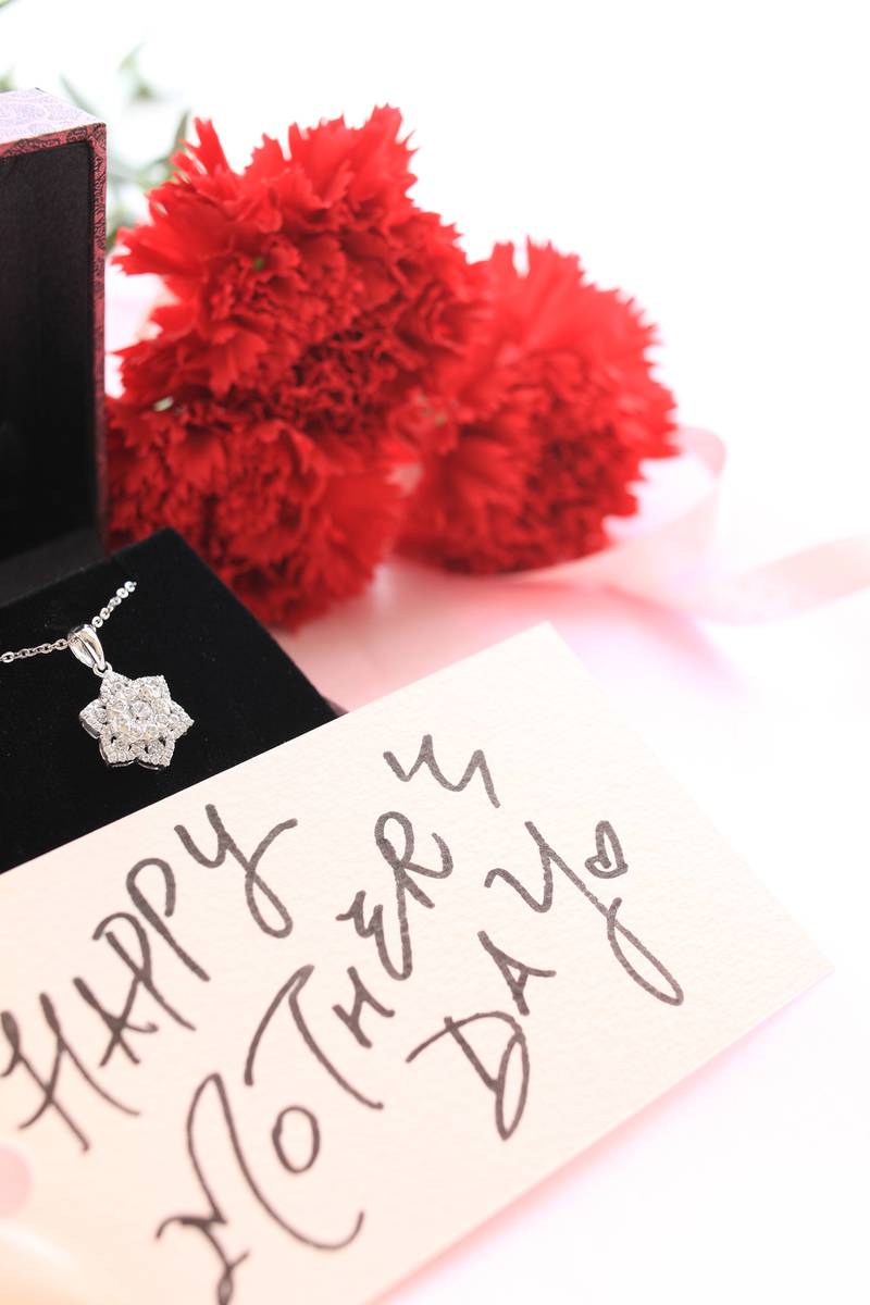D & D Jewelers - Mother’s Day Gift Ideas Moms and Grandmas Will Treasure