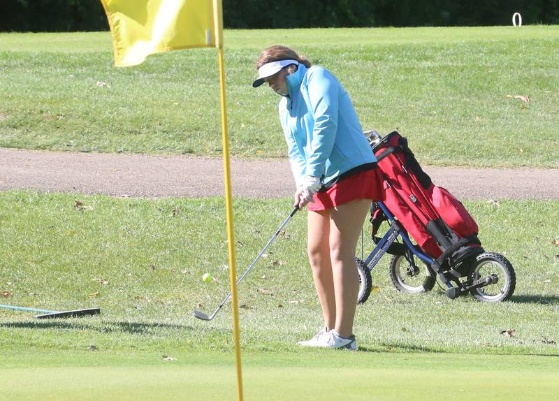 Ottawa's Ava Perry golfs during the Class 2A Regional girls golf meet on Tuesday, Oct. 1, 2024 at Senica's Oak Ridge  Golf Club in La Salle.