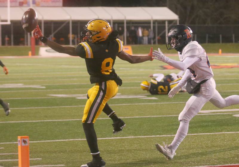 St. Laurence's Rob Francis misses a catch in the end zone while Rochester's Ty DuRocher defends during the Class 4A State football championship on Friday, Nov, 24, 2023 at Hancock Stadium in Normal.