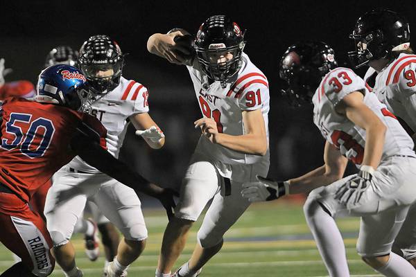 Suburban Life football notebook: Glenbard East’s Sam Walton, after late start, grows into force on D-line