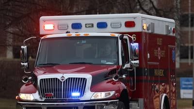 Joliet crash leaves one person dead, woman in critical condition