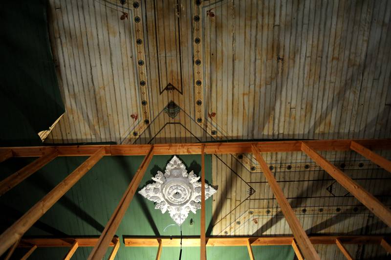 A section of courtroom ceiling in the Old Courthouse and Sheriff’s House in Woodstock is photographed Tuesday, March 1, 2022, as the renovation of the building continues.
