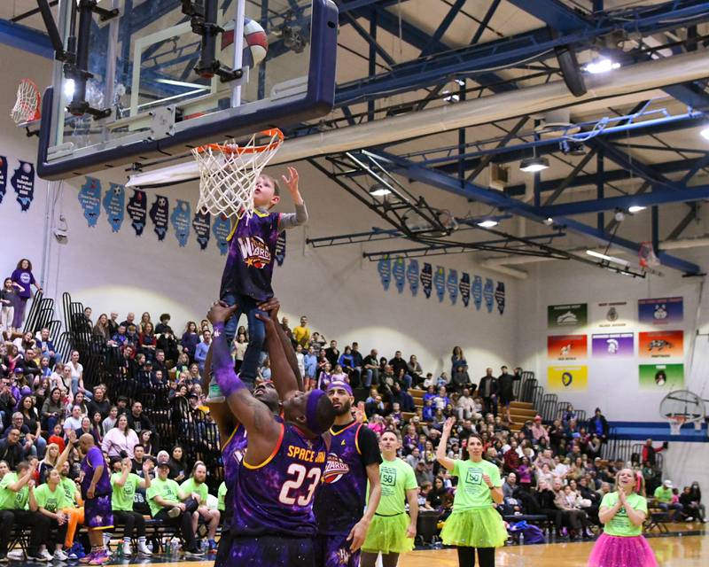 Andrew Lee,5, makes a basket with the assistance of the Harlem Wizards to run out the clock on Sunday Jan. 19, 2025, held at Downers Grove South High School.