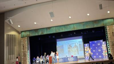 Grundy Area Vocational Center honors students during annual awards night