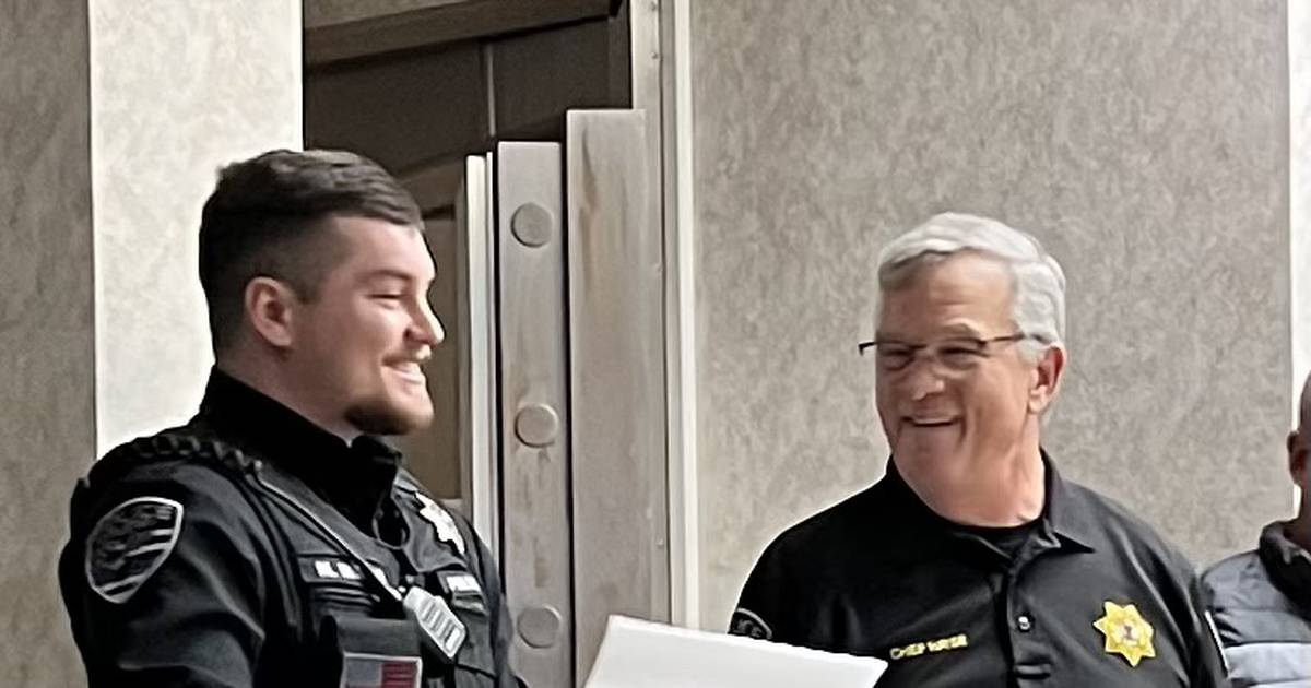 Oglesby applauds officer of the year, retiring police chief Shaw Local