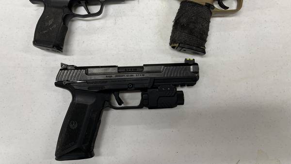 Kankakee County deputies arrest three juveniles after firearms found in vehicle 