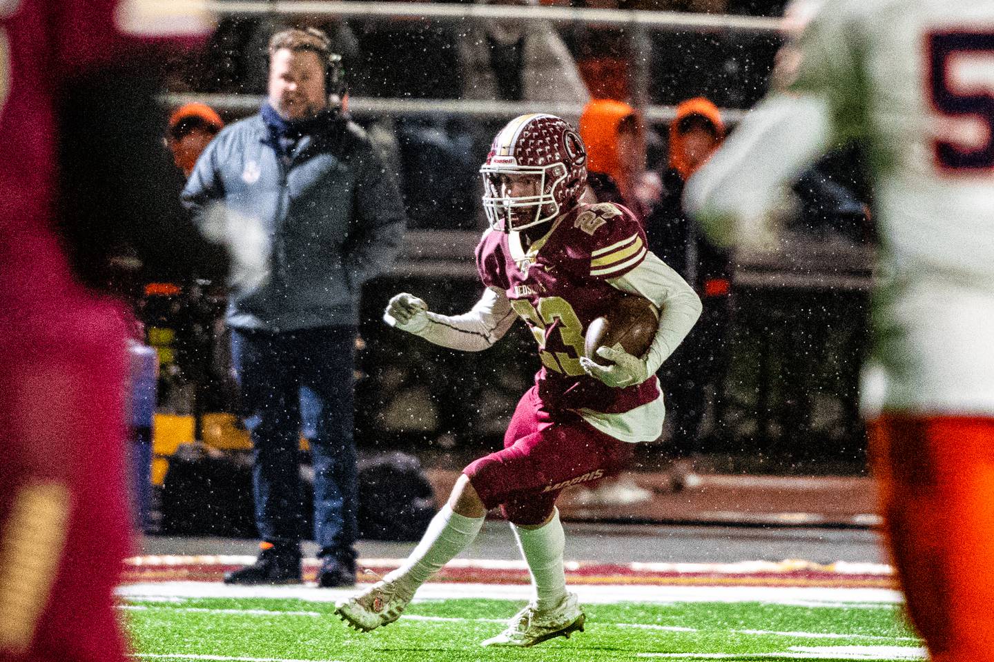 Morris's AJ Zweeres runs the ball during the IHSA Quarterfinals game against Mahomet-Seymour Saturday Nov. 12, 2022 at Morris  High School
