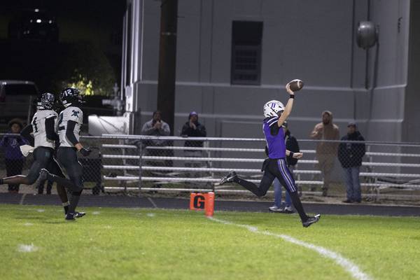 Dixon rolls past Woodstock North in Class 4A first-round game