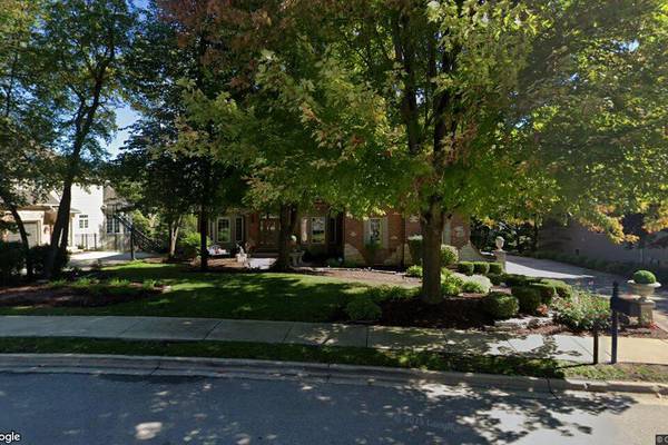 Single-family home in South Elgin goes for $906,000