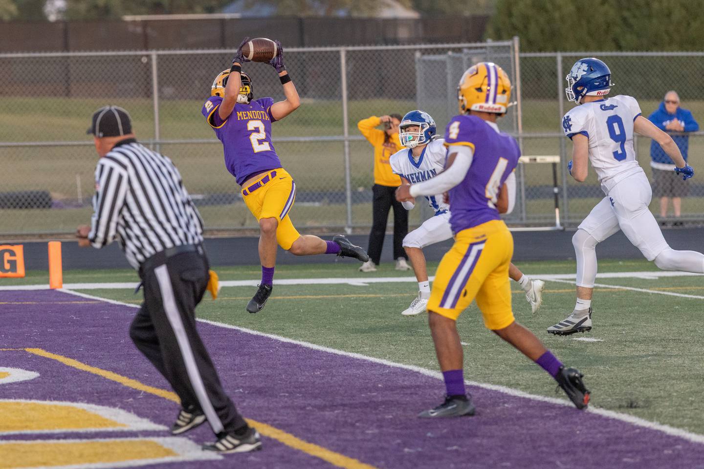 Keegan Beetz of Mendota High School pulls down the catch to score the opening touchdown during the game at The Jeff Prusator Athletic Complex on September 5, 2025 at Mendota High School.