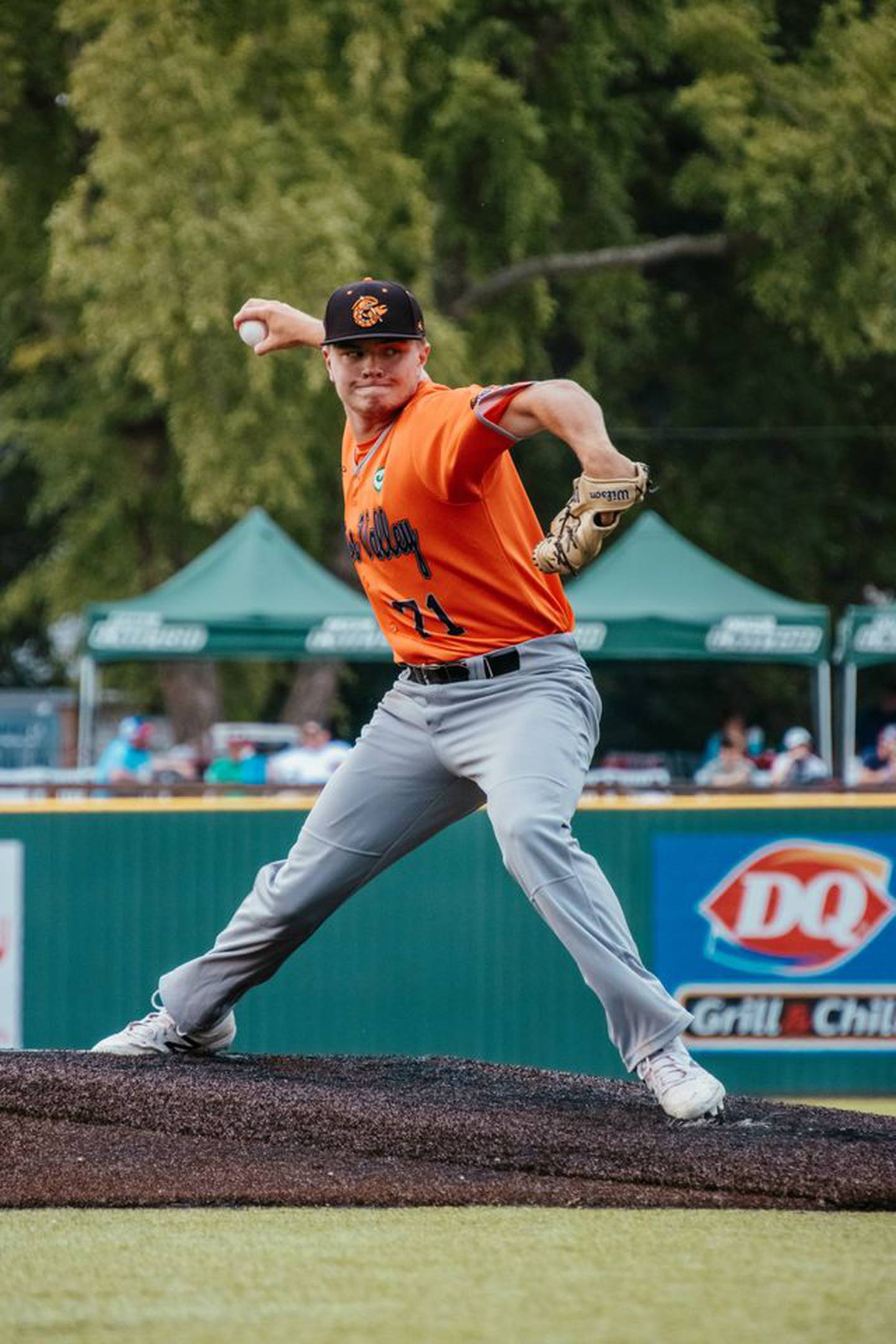 Andrew Ressler delivers a pitch during the Illinois Valley Pistol Shrimp's 3-2 loss to the Cape Catfish on Sunday, June 16, 2024 in Cape Giradeau, Mo.