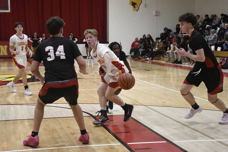 St. Anne's Brigham Hays throws a no-look pass during St. Anne's 61-46 victory over Momence on Tuesday December 9, 2025.