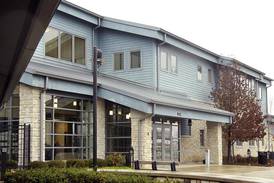 Yorkville ‘roaming’ reading club stimulates bodies, friendships and minds