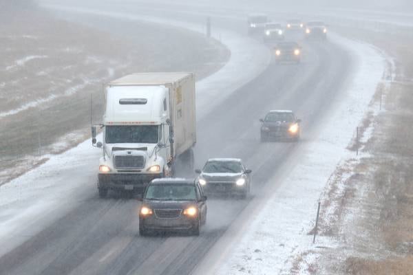 Heavy snow to continue through Saturday in northern Illinois