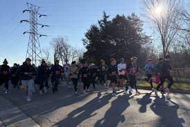 Runners from across US brave cold at Oglesby’s 47th Annual Turkey Trot