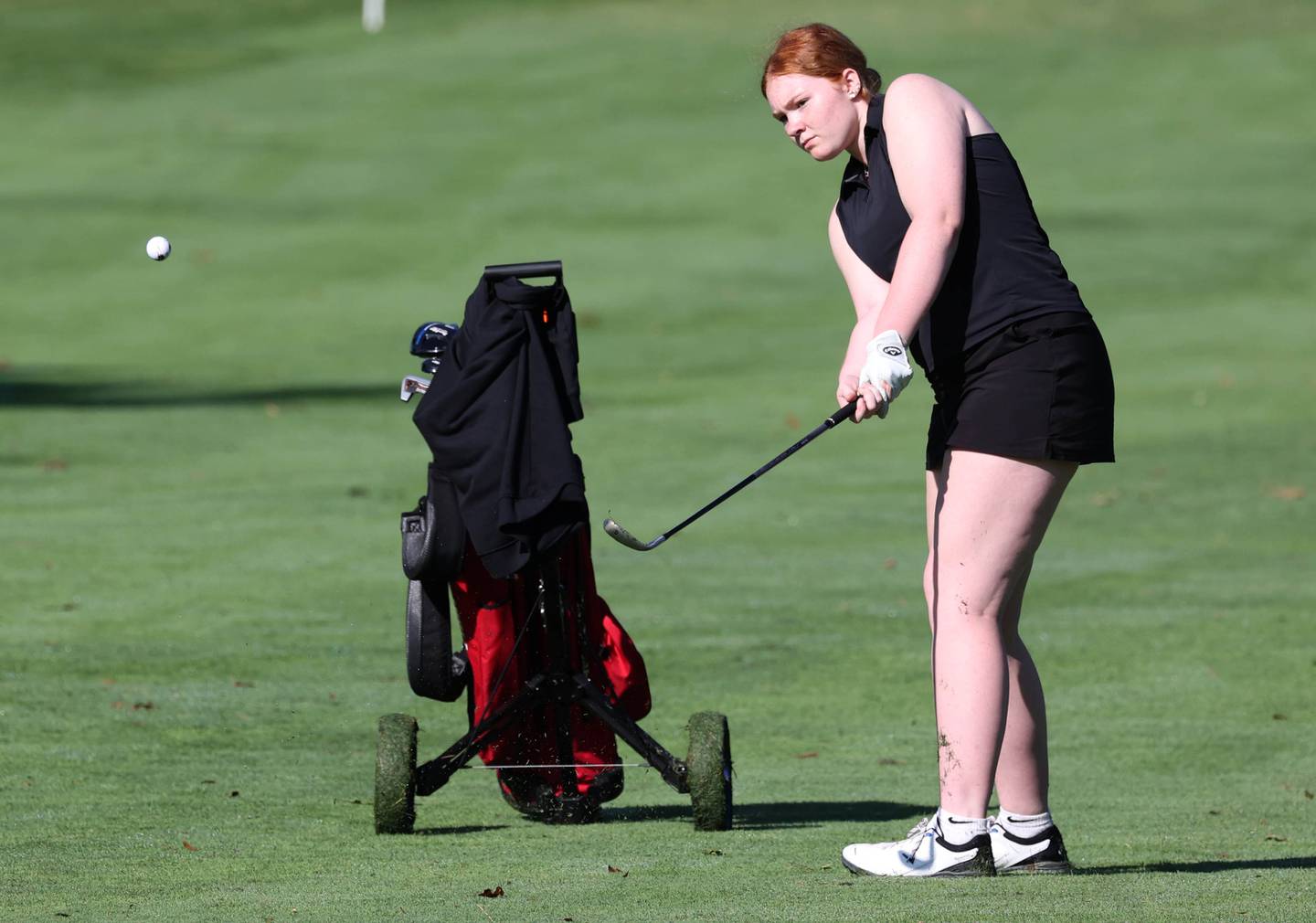 Ottawa’s Gwen Jimenez hits from the second fairway Tuesday, Sept. 23, 2025, during the Interstate 8 girls golf meet at the Sycamore Golf Club.