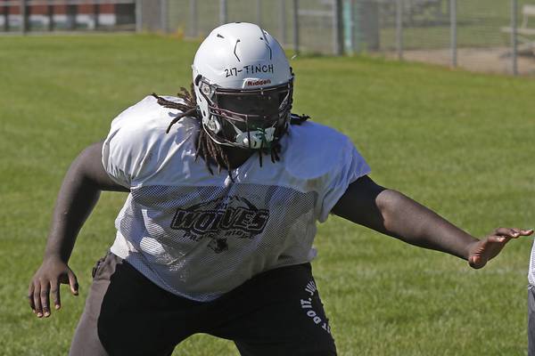 Prairie Ridge defensive lineman Gavin Tinch signs with SIU
