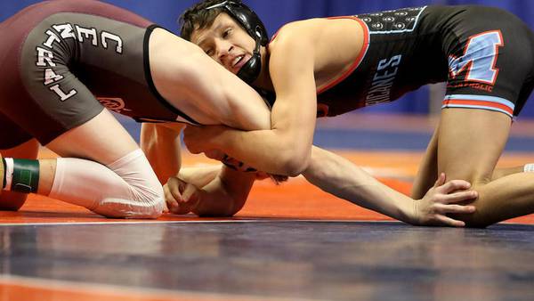 Photos: IHSA state wrestling semifinals