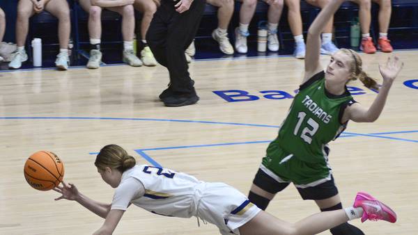 Dwight sets tone with defense, finds offense in 61-31 win against Marquette