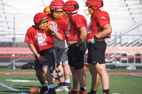 Experienced, towering O-Line crew ready to carry Batavia back to state title game