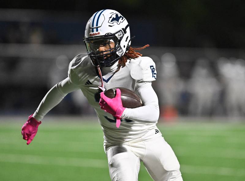 Plainfield South's Sincere Rodgers (31) breaks loose for a big gain during the conference game against Joliet Central on Friday, OCT. 17, 2025, at Joliet.