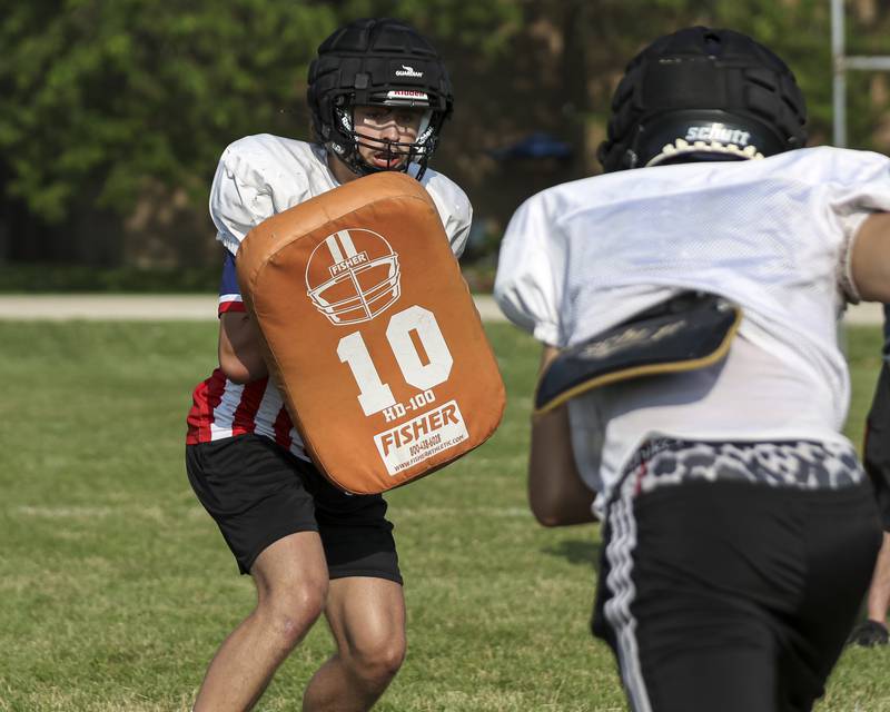 Braden Behringer works on blocking during Sandwich football practice Tuesday, July 22, 2025 in Sandwich.
