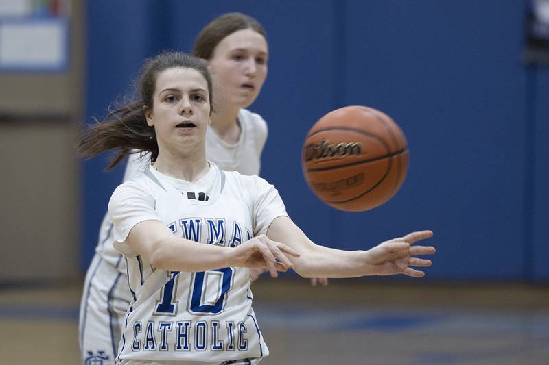 Newman’s Helen Papoccia makes a pass against Riverdale Thursday, Feb. 2, 2023.