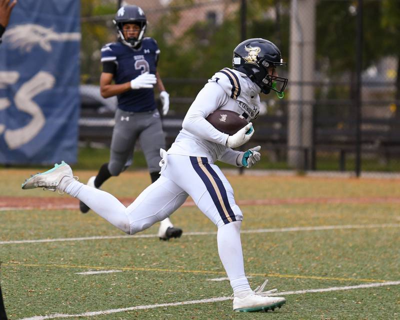 IC Catholic Prep's Anthony Carroccio (7) runs the ball in for a touchdown during the 3A Playoff game against Chicago Hope Academy on Saturday Nov. 1, 2025, held at Altgeld Park in Chicago.