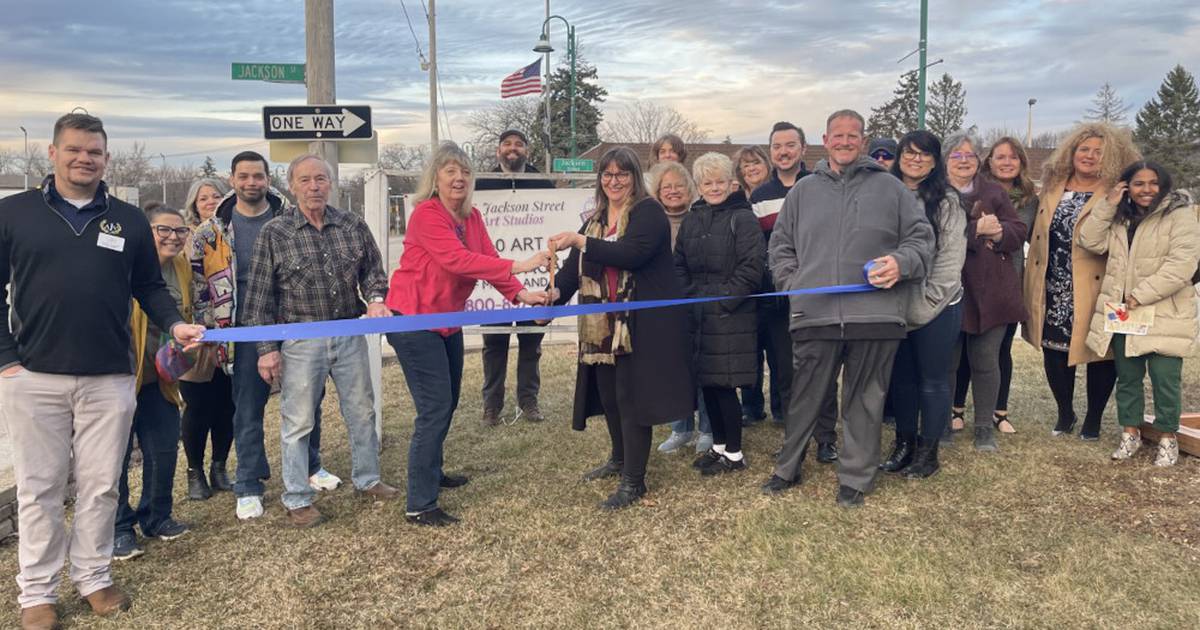 Oswego Area Chamber of Commerce hosts ribbon cutting for 5 E. Jackson St. Art Studios Shaw Local