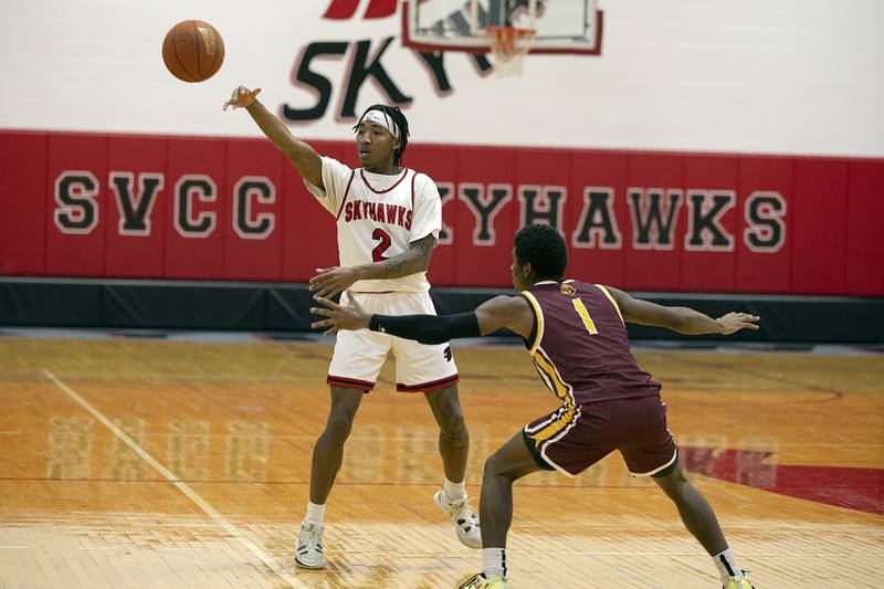 Sauk Valley College’s LA Fayne makes a pass against Indian Hills Monday, Jan. 30, 2023.