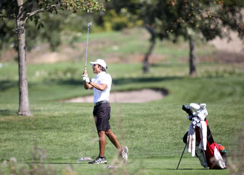 Hinsdale Central’s Dru Devata tees off during the Class 3A Plainfield North Boys Golf Sectional at Whitetail Ridge Golf Course in Yorkville on Monday, Oct. 2, 2023.