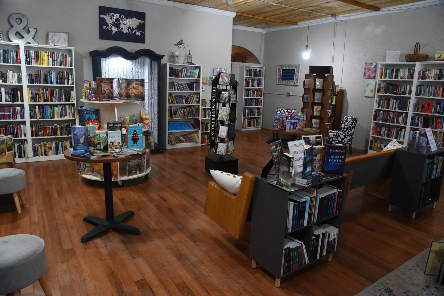 Robin's Nest Bookshoppe in DeKalb