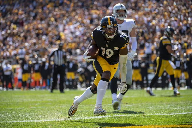 Pittsburgh Steelers wide receiver JuJu Smith-Schuster rushes for a 3-yard touchdown on Sept. 19, 2021 against the Las Vegas Raiders in Pittsburgh.