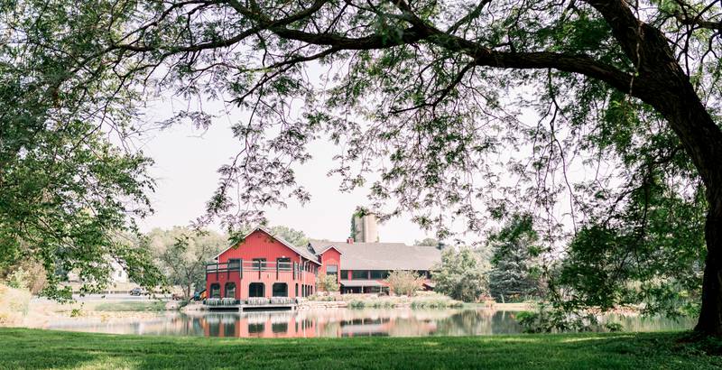 With indoor spaces such as The Loft, Great Room and The Veranda and an outdoor Pergola, Fishermen's Inn in Elburn evokes romance in every season. The space includes 20 acres of land as well as space to prepare for the day and incredible photo opportunities.
