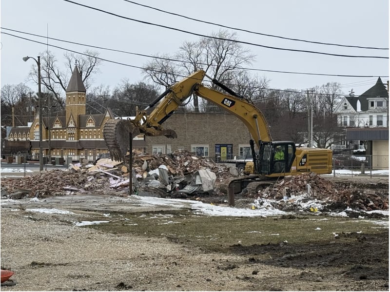 Demolition of two buildings on the 800 block of Illinois Avenue in Mendota.