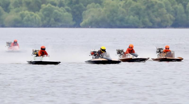 Racers begin at the starting line during the US Title Series Pro National Championship Boat Races on Saturday, July 27, 2024 at Lake DePue.