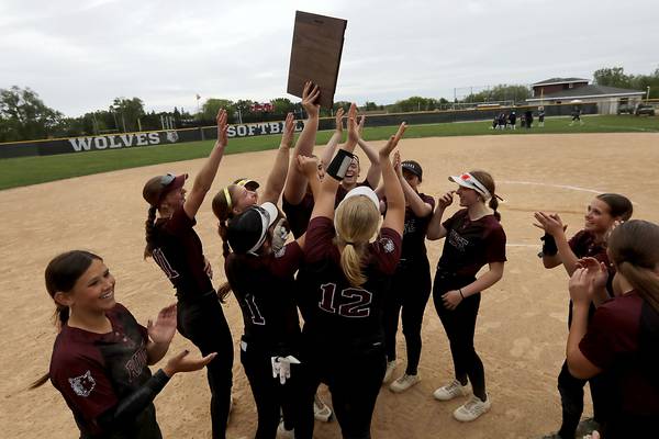 Prairie Ridge beats Cary-Grove for 3rd time this season, wins 3rd straight regional title