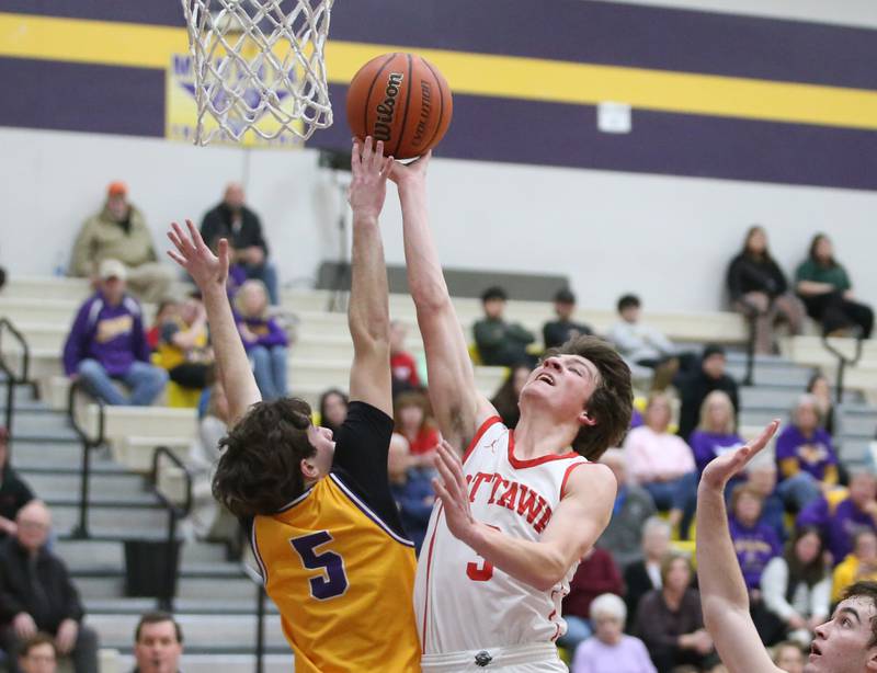 Ottawa's Drake Kaufman eyes the hoop as Mendota's Cameron Kelly defends on Tuesday, Feb. 13, 2024 at Mendota High School.