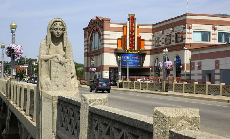 The current Hollywood Casino Aurora, which borders Memorial Bridge, could be closed if a plan to build a new location near I-88 is approved.