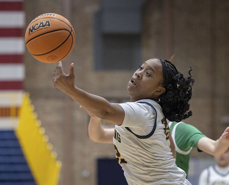 Sterling’s Joslyn Green reaches for a pass against Alleman Thursday, Jan. 29, 2026.