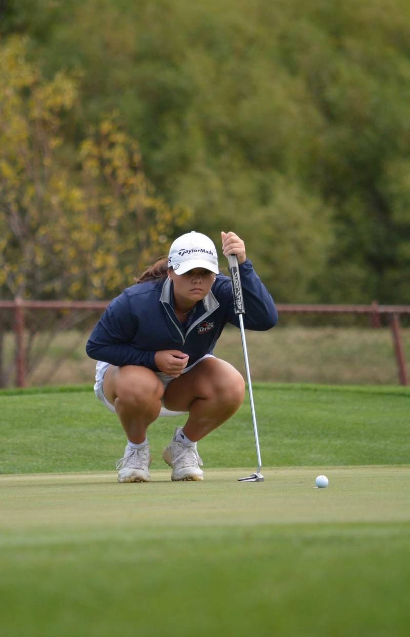 Downers Grove South senior Miah Wanserski lines up a putt during the 2025 Class 2A state tournament.