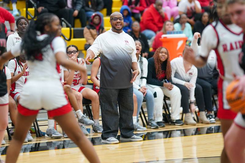 Bolingbrook's head coach Chris Smith shouts instructions to his players during a Class 4A Metea Valley Regional final basketball game against Yorkville at Metea Valley High School in Aurora on Friday, Feb. 21, 2025.